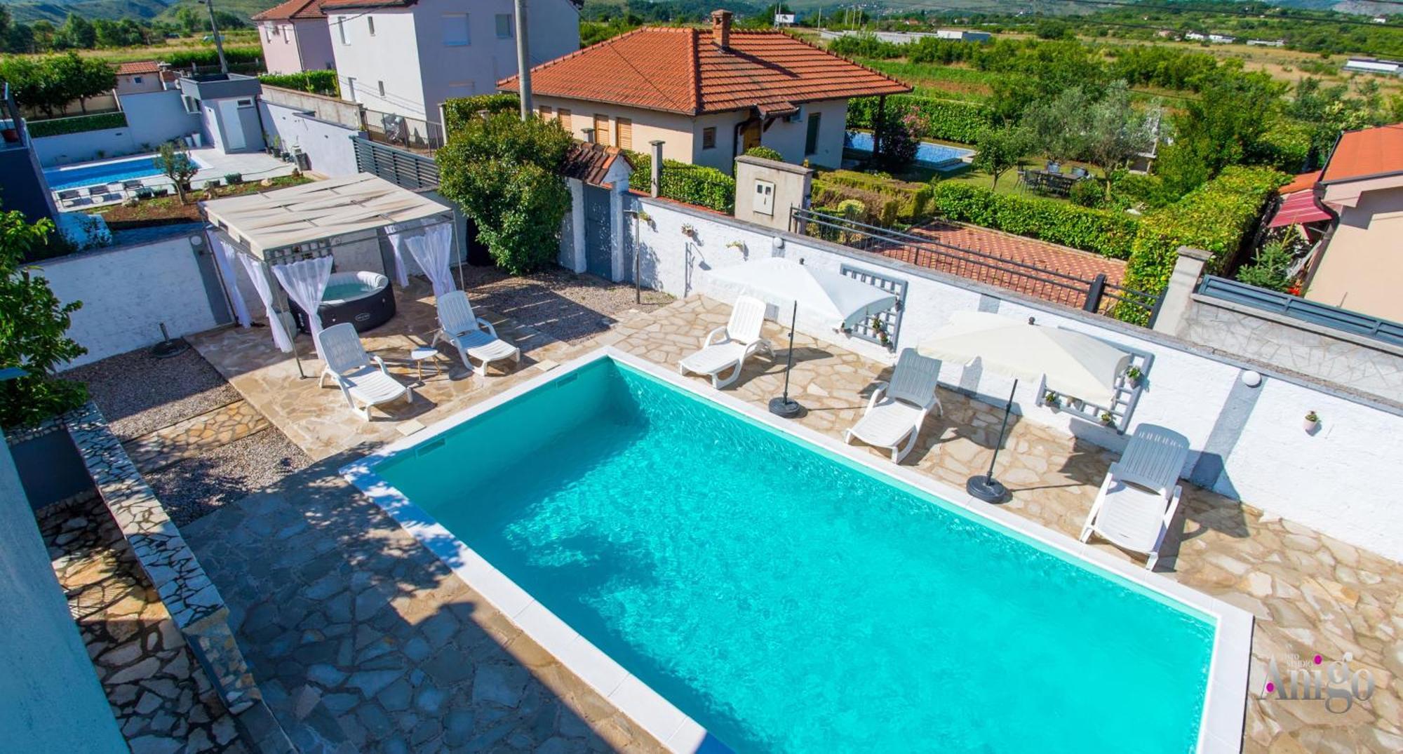 Pearl- With Private Pool *